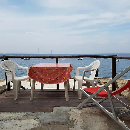 Apartment House On The Sea 3 *